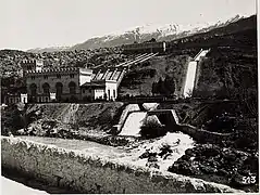 Das Wasserkraftwerk Fies im Ersten Weltkrieg mit den noch nicht aufgeforsteten Marocche dahinter