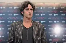 Sergio Garces, im Film gespielt von Diego Peretti, teilt sich seine Initialenmit dem französischen Chansonnier und Filmschauspieler Serge Gainsbourg