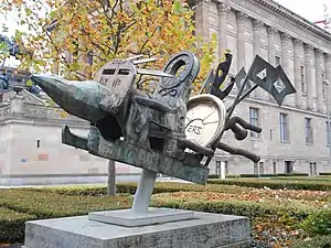 Die Humpty-Dumpty-Maschine der totalen Zukunft (Jonathan Meese)