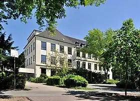 Das Theodor-Heuss-Gymnasium in Dinslaken (Mai 2011)