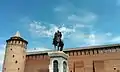 Dmitri-Donskoi-Denkmal (2007) vor dem Marinkina-Turm des Kreml von Kolomna