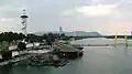 Teil der „Copa Cagrana“ mit „Leuchtturm Donauinsel“, donauinselseitig