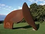 Homenaje a Anton Bruckner (1998). Corten-Stahl, 6 m hoch, 18 t schwer. Donaulände (Linz)