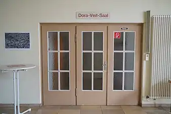 Eingang zum Gemeindesaal vom Eingangsbereich aus