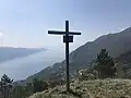 Holzkreuz unterhalb des Gipfels