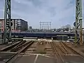 Geöffnete, oberleitungslose Eisenbahn-Drehbrücke in Maassluis, Niederlande