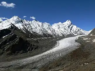 Drang-Drung-Gletscher mit Z3 im Hintergrund rechts