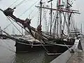 Die Eye of the Wind neben dem Dreimastschoner Albert Johannes in Bremerhaven