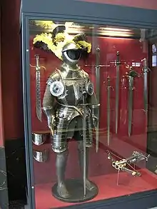 Plattenpanzer des 16. oder 17. Jahrhunderts mit Schwebescheiben im Zwingermuseum in Dresden.