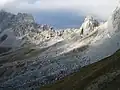 Übergang Drusentor (2341 m ü. M.) zwischen den Drei Türmen (links) und der Sulzfluh