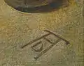 Monogramm zu Füßen Adams
