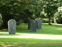 Magdalena Abakanowicz: Neun-Figuren-Raum (1990)