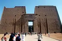 1. Pylon des Tempels von Edfu