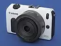 Canon EOS M mit EF-M 22&nbsp;mm f/2 STM Pancake-Objektiv