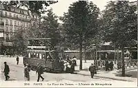 Anfang 20. Jahrhundert wurde der Platz von der Tramway d'Île-de-France der CGO bedient.Man erkennt gut den Édicule Guimard.
