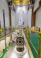 Der Satellit wird in die Nutzlastverkleidung integriert.