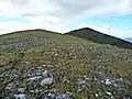 Auf dem Ostgrat des Fionn Bheinn, im Hintergrund der Gipfelbereich