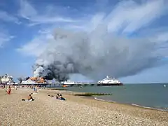 Brand des Eastbourne Piers am Nachmittag des 30.&nbsp;Juli&nbsp;2014