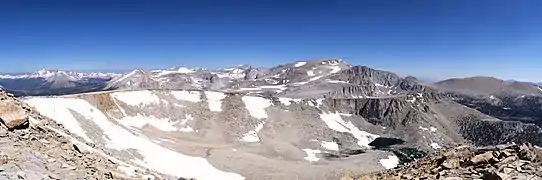 Ausblick auf Mount Langley und Mount Whitney vom Gipfel