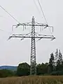 Eck- und Verdrillmast der 220-kV-Leitung Lehrte–Hardegsen in der Nähe von Warzen (Alfeld)