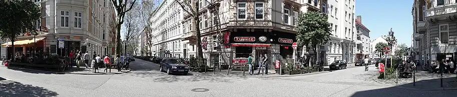 Hamburg-St. PauliKreuzung mit drei Eckkneipen (2012)