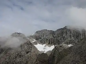 Blick auf das Schnee-/Firnfeld im Edelgrieß von der Edelgrießhöhe