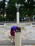 Trinkbrunnen vor Bilz’ Nymphe auf dem Eduard-Bilz-Platz