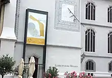 Eingang Albrechtsburg Meissen mit Biennalebanner