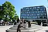 Am 6. Dezember 2012 weihte die Neue Lübecker Norddeutsche Baugenossenschaft 13 lebensgroße Bronzefiguren ein. Sie stehen am neuen Kaufhof und geben dem Gebiet nun ein eigenes Gesicht.