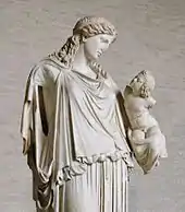 Statue der Eirene mit Plutos