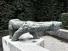 Reinach, Baselland, Turnhalle Egerten, Brunnenskulptur Eisbär, Hans Jakob Meyer (1903–1981) Bildhauer, Zeichner