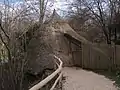 Strohhütte über dem Eiskeller