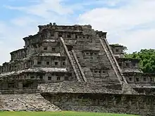 „Nischenpyramide“ von El Tajín (um 700 n.&nbsp;Chr.)