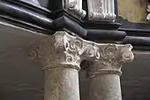 Säulen unter der Orgelempore