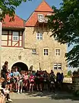 Start der 25 km Strecke  vor der Burg Warberg, 2019