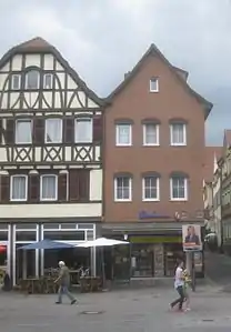 Geburtshaus (rechts)→&nbsp;Gedenktafel.