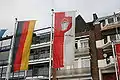 Stadtbanner an der Rheinpromenade