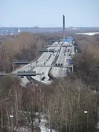 Blick vom Energieberg Georgswerderauf die A 1 zwischen dem Dreieck Norderelbeund dem Dreieck Hamburg-Südost