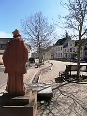 Nepomukplatz bachabwärts und bachaufwärts gesehen