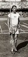 Eric Lemming wurde ab 1908 in der neu eingeführten Disziplin Speerwurf dreifacher Olympiasieger und belegte hier den geteilten vierten Rang im Hochsprung