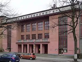 Haupteingang in das Gebäude (2013)