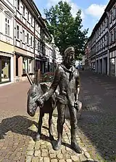 Eseltreiber in der Fußgängerzone von Osterode (2020)