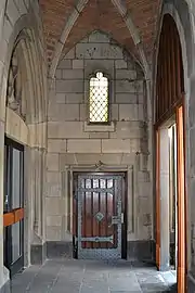 Vorraum mit Zugang zum Turm