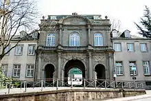 Torhaus der ehem. Abtei, Eingang zum Hof