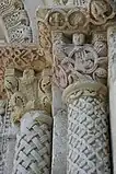 Säulen und Kapitelle am Südportal