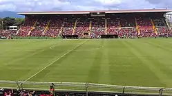 Das Stadion im Oktober 2017, zwei Monate nach der Installierung des Hybridrasens