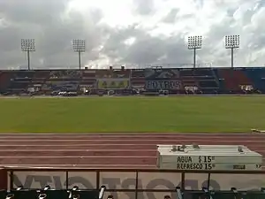 Die Haupttribüne des Estadio Olímpico Andrés Quintana Roo (März 2009)