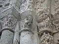 Details oberhalb des rom. Portals