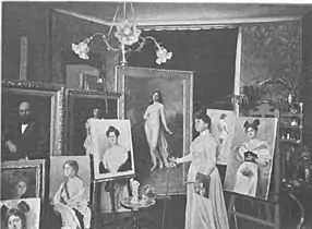 Eugénie Heger-Gasser in ihrem Atelier