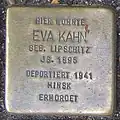 Eva Kahn vor der Hudtwalckerstraße 27